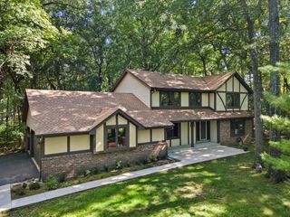 W263N7064 Thousand Oaks DRIVE, Sussex, WI 53089