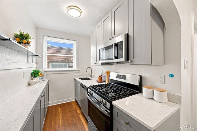 5068 Pernod Avenue, St Louis, MO 63139