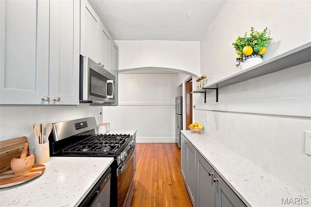 5068 Pernod Avenue, St Louis, MO 63139