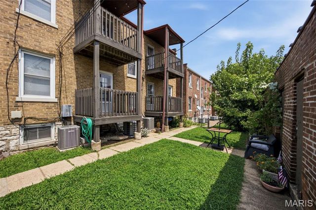 5068 Pernod Avenue, St Louis, MO 63139