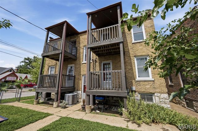 5068 Pernod Avenue, St Louis, MO 63139