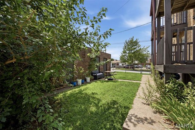 5068 Pernod Avenue, St Louis, MO 63139