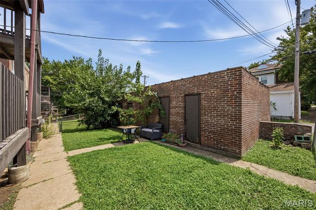 5068 Pernod Avenue, St Louis, MO 63139