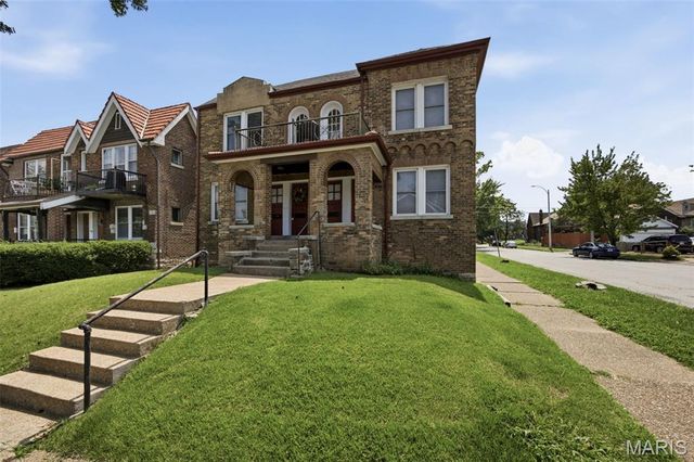 5068 Pernod Avenue, St Louis, MO 63139