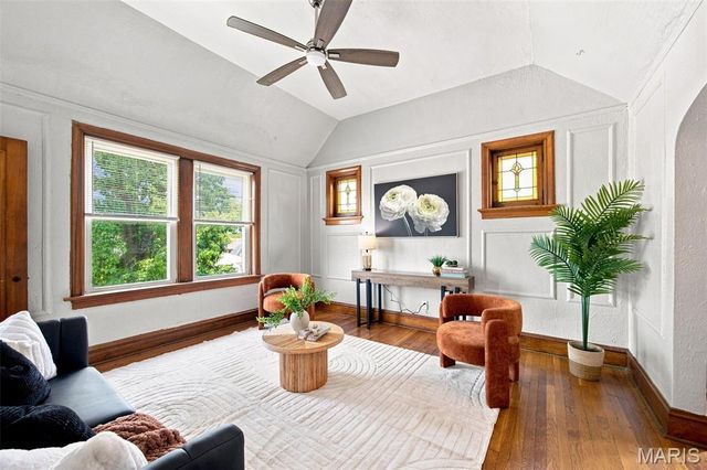 5068 Pernod Avenue, St Louis, MO 63139
