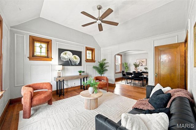 5068 Pernod Avenue, St Louis, MO 63139