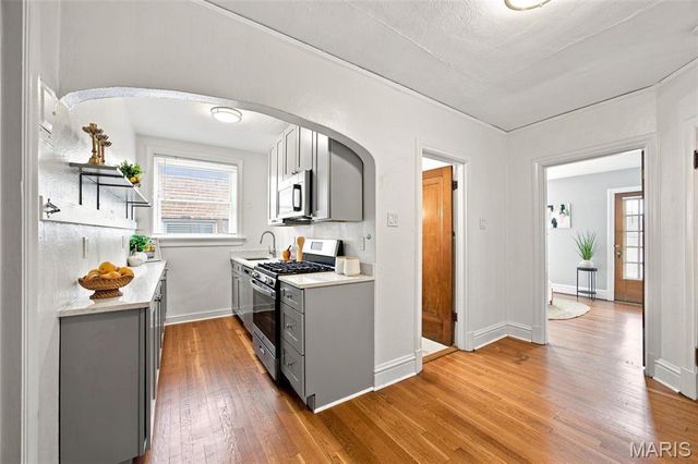5068 Pernod Avenue, St Louis, MO 63139
