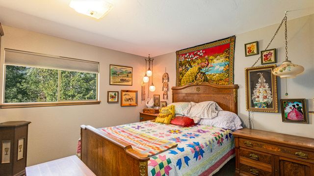 300 W 6th Street, Kerby, OR 97531