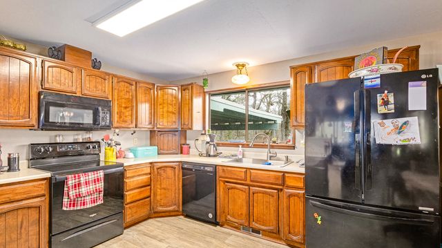 300 W 6th Street, Kerby, OR 97531