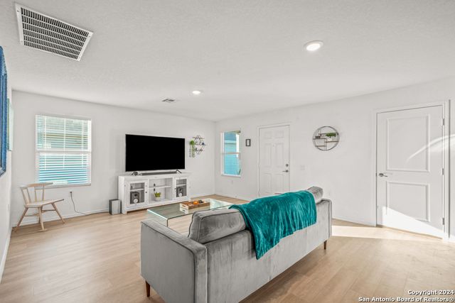 918 COOK BND, San Antonio, TX 78221