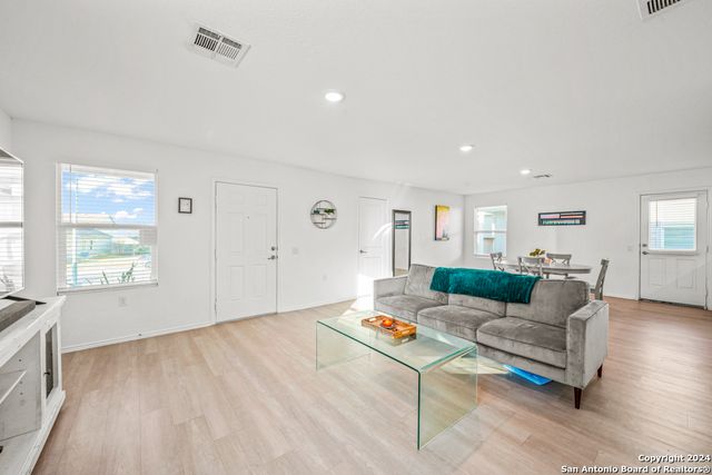 918 COOK BND, San Antonio, TX 78221