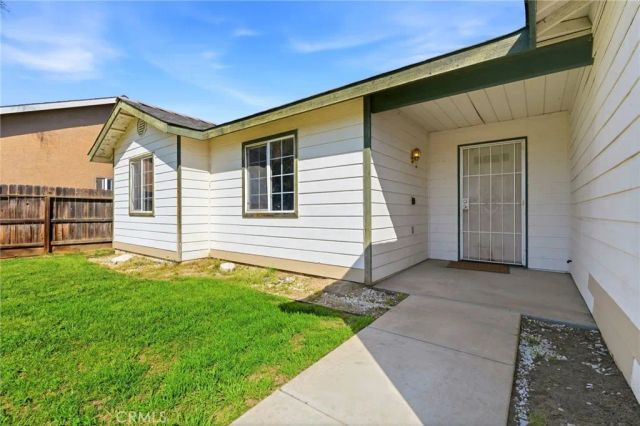 1921 S Kerckhoff Way, Hanford, CA 93230
