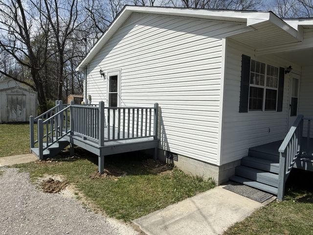 36 Little Fiery Dr, Tracy City, TN 37387