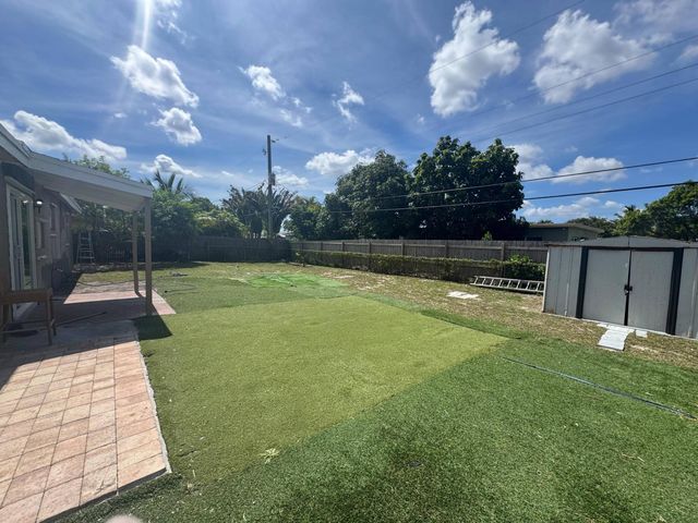 330 NW 38th Street, Deerfield Beach, FL 33064