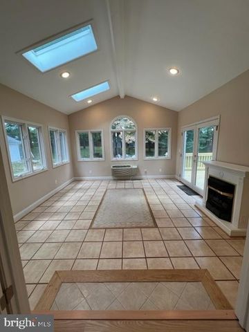 3704 BEVAN DR, Fairfax, VA 22030