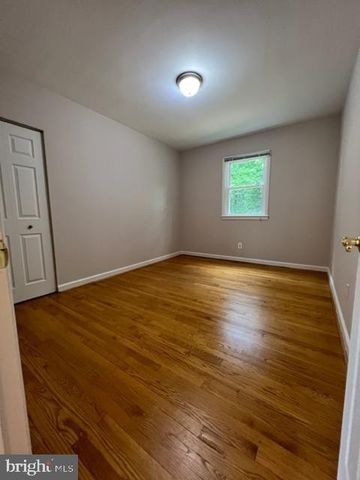 3704 BEVAN DR, Fairfax, VA 22030