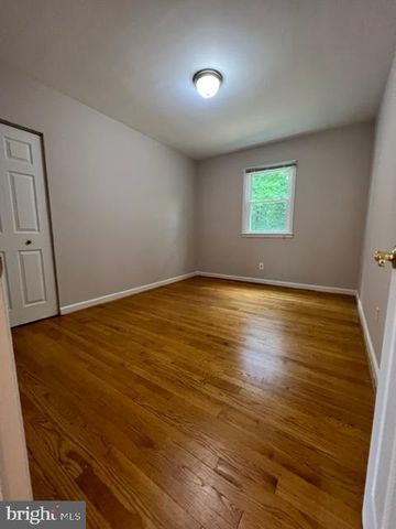 3704 BEVAN DR, Fairfax, VA 22030