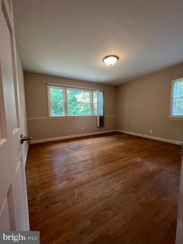 3704 BEVAN DR, Fairfax, VA 22030