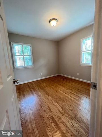 3704 BEVAN DR, Fairfax, VA 22030