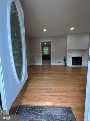 3704 BEVAN DR, Fairfax, VA 22030