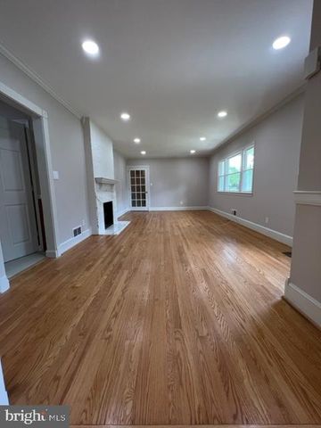 3704 BEVAN DR, Fairfax, VA 22030