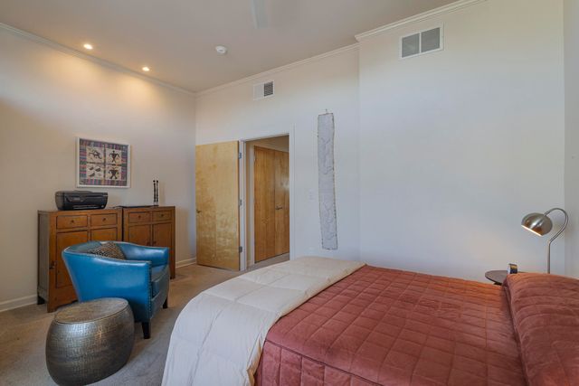 110 Richmond Drive SE UNIT 207, Albuquerque, NM 87106