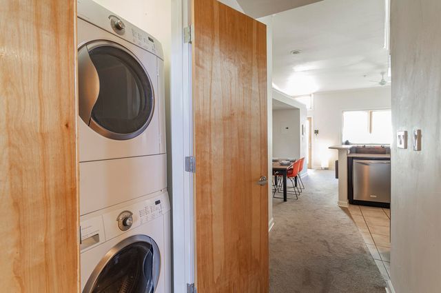 110 Richmond Drive SE UNIT 207, Albuquerque, NM 87106