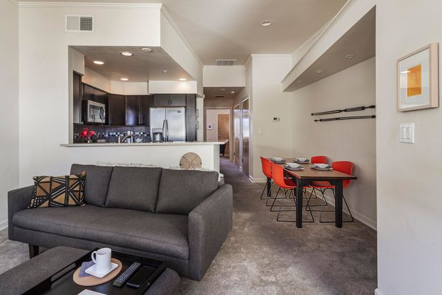 110 Richmond Drive SE UNIT 207, Albuquerque, NM 87106