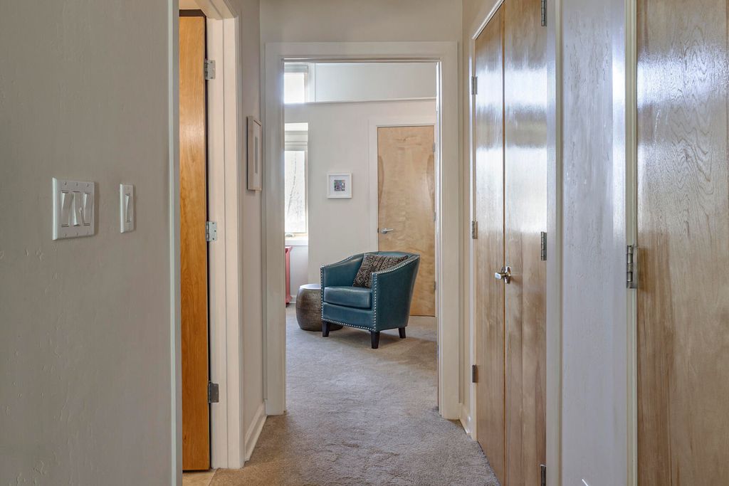 Image 13 of property listing at 110 Richmond Drive SE UNIT 207, Albuquerque, NM 87106