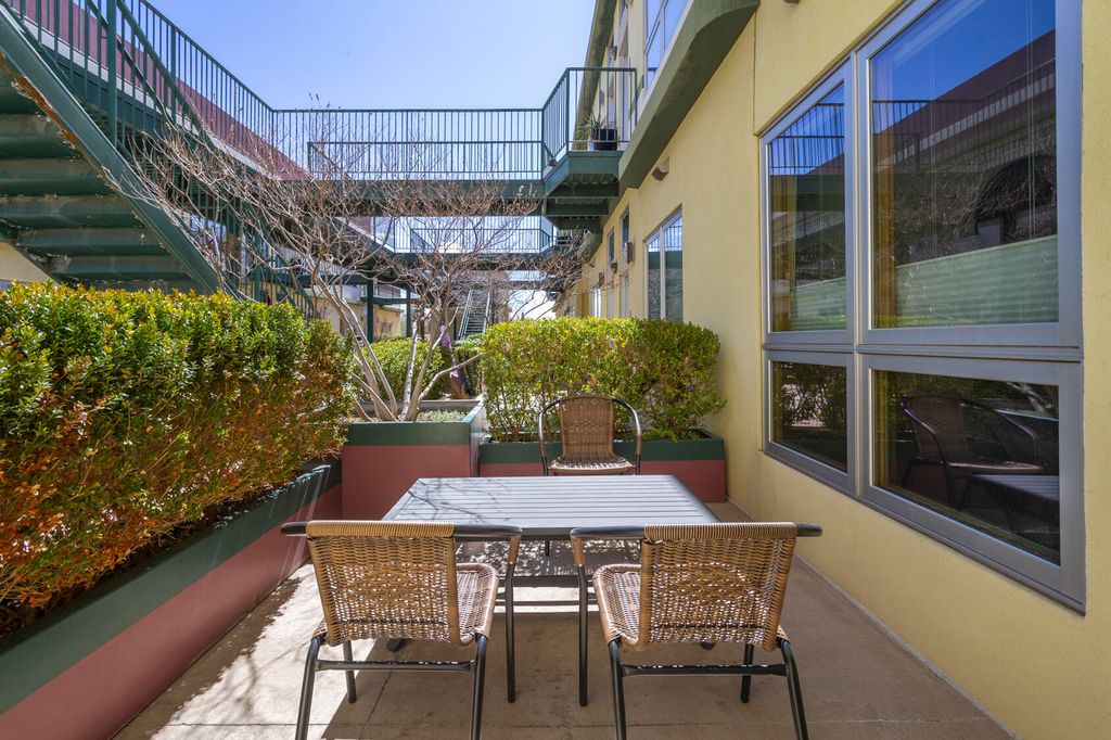 Image 2 of property listing at 110 Richmond Drive SE UNIT 207, Albuquerque, NM 87106