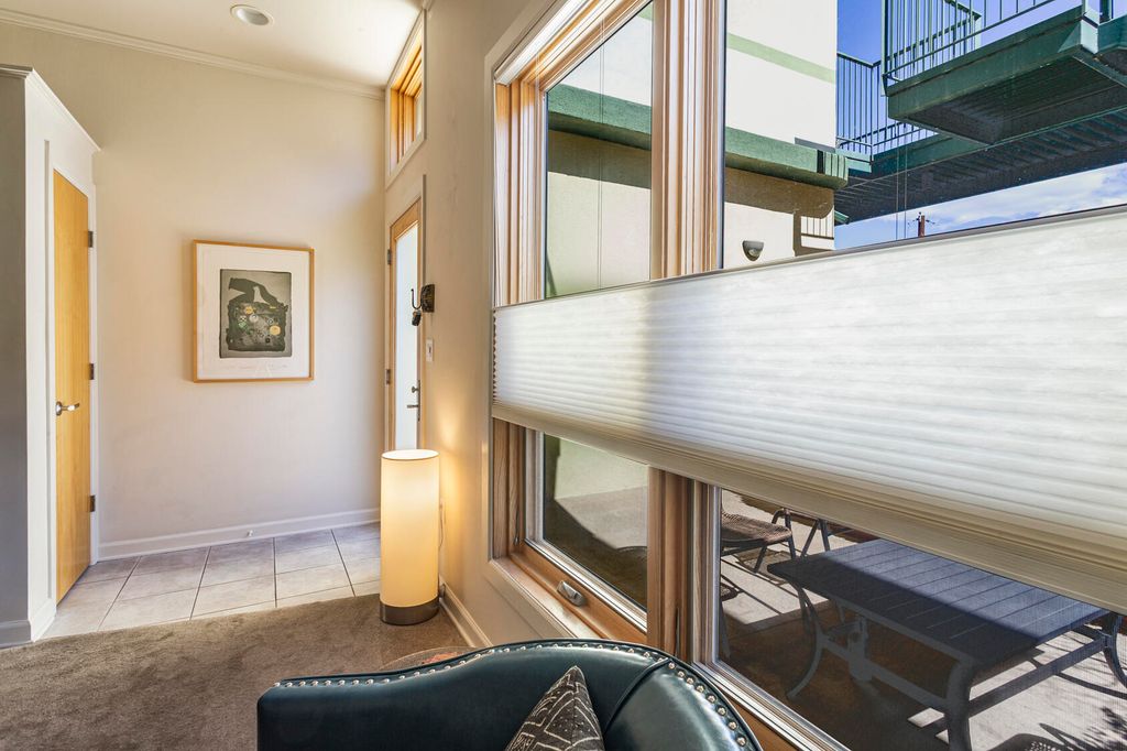 Image 4 of property listing at 110 Richmond Drive SE UNIT 207, Albuquerque, NM 87106