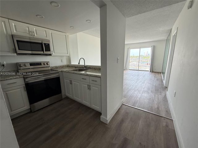 16465 NE 22nd Avenue 610, North Miami Beach, FL 33160