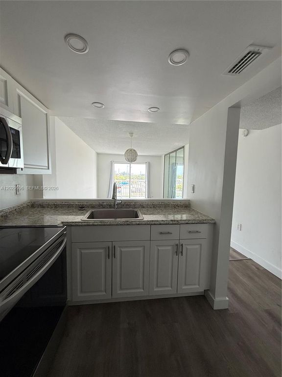 16465 NE 22nd Avenue 610, North Miami Beach, FL 33160
