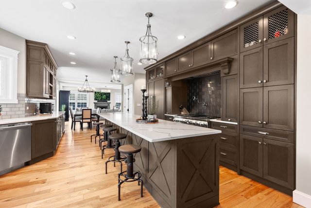 205 W Cook Avenue, Libertyville, IL 60048