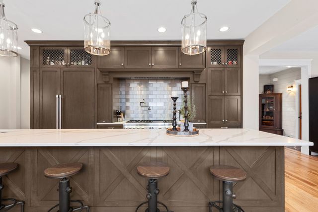 205 W Cook Avenue, Libertyville, IL 60048