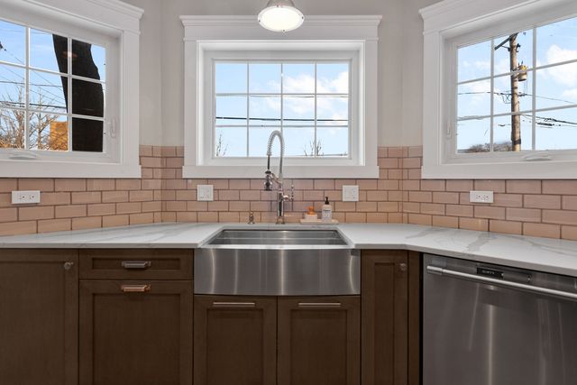 205 W Cook Avenue, Libertyville, IL 60048