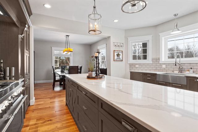 205 W Cook Avenue, Libertyville, IL 60048