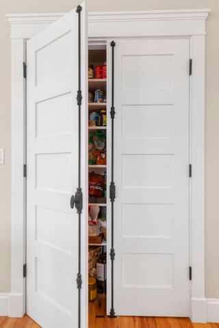 205 W Cook Avenue, Libertyville, IL 60048