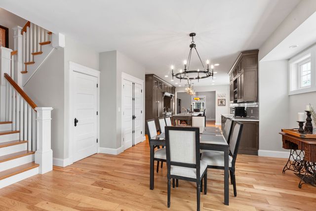 205 W Cook Avenue, Libertyville, IL 60048