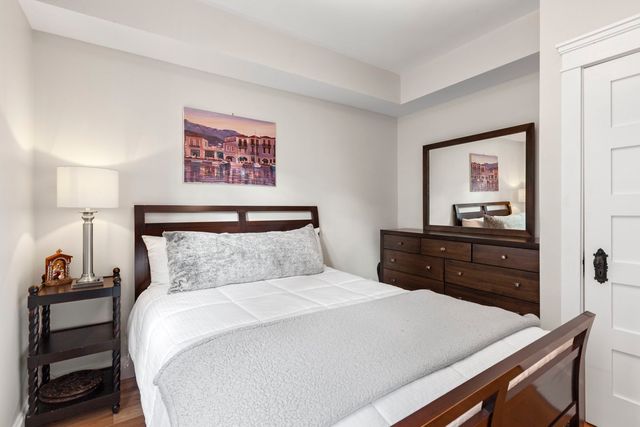 205 W Cook Avenue, Libertyville, IL 60048