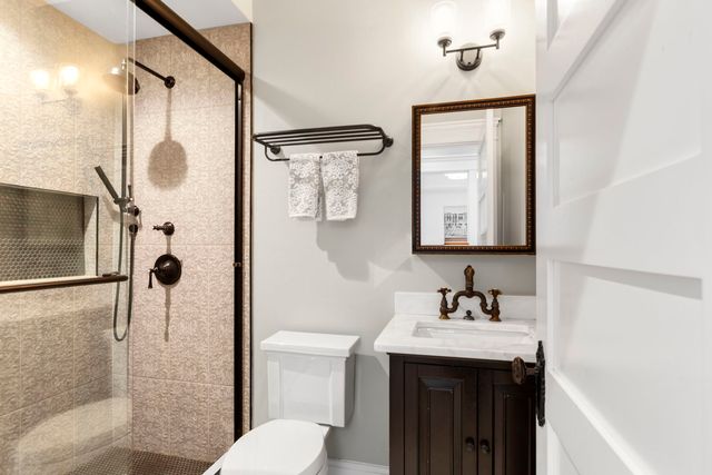 205 W Cook Avenue, Libertyville, IL 60048