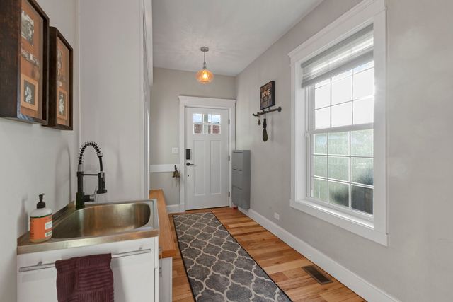 205 W Cook Avenue, Libertyville, IL 60048