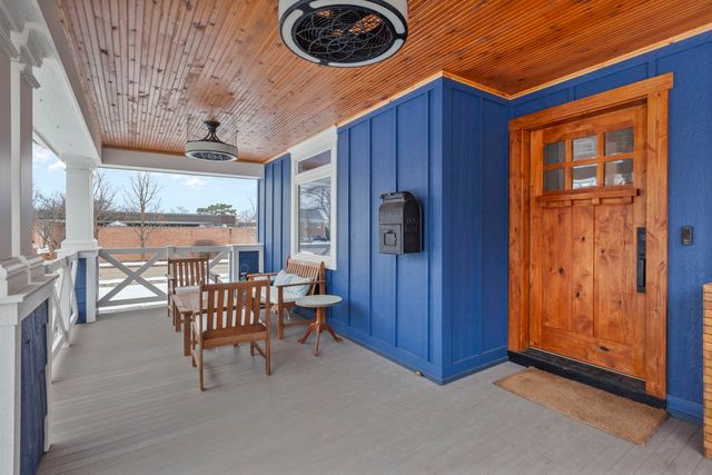 205 W Cook Avenue, Libertyville, IL 60048