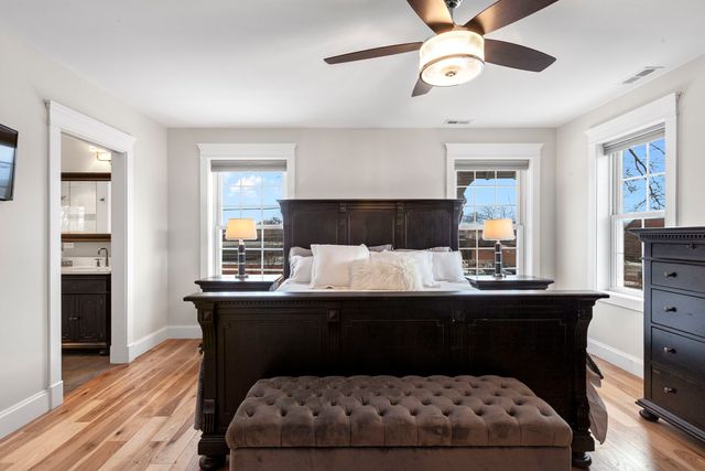 205 W Cook Avenue, Libertyville, IL 60048