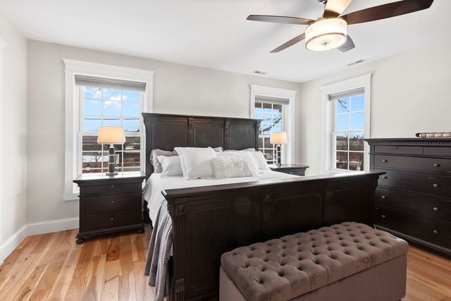 205 W Cook Avenue, Libertyville, IL 60048