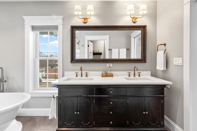 205 W Cook Avenue, Libertyville, IL 60048