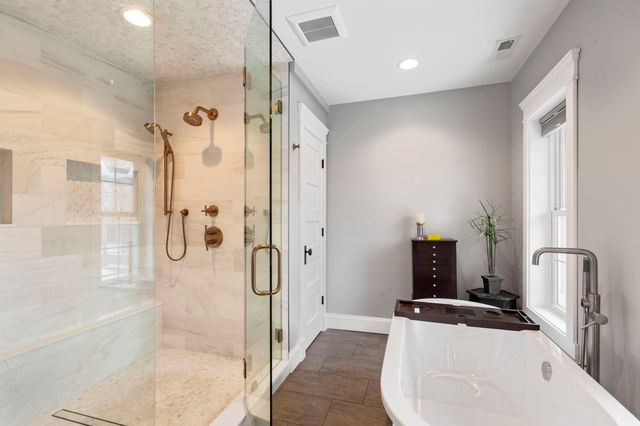 205 W Cook Avenue, Libertyville, IL 60048