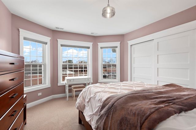 205 W Cook Avenue, Libertyville, IL 60048