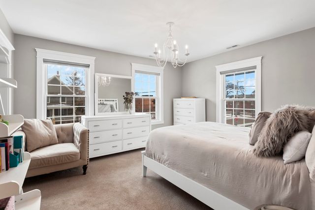 205 W Cook Avenue, Libertyville, IL 60048