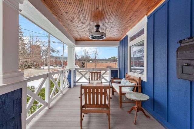 205 W Cook Avenue, Libertyville, IL 60048